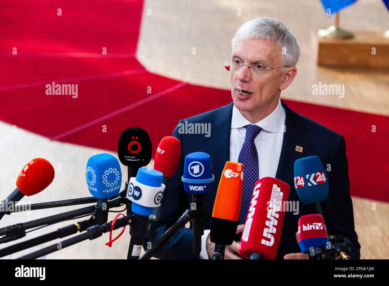 Bruxelles, Belgique. 23rd mars 2023. Nicolas Landemard / le Pictorium - arrivée des chefs d'Etat au sommet européen - 23/3/2023 - Belgique / Bruxelles - Premier ministre letton Krisjanis Karins. Arrivée des chefs d'Etat au sommet de l'UE crédit: LE PICTORIUM/Alay Live News Banque D'Images