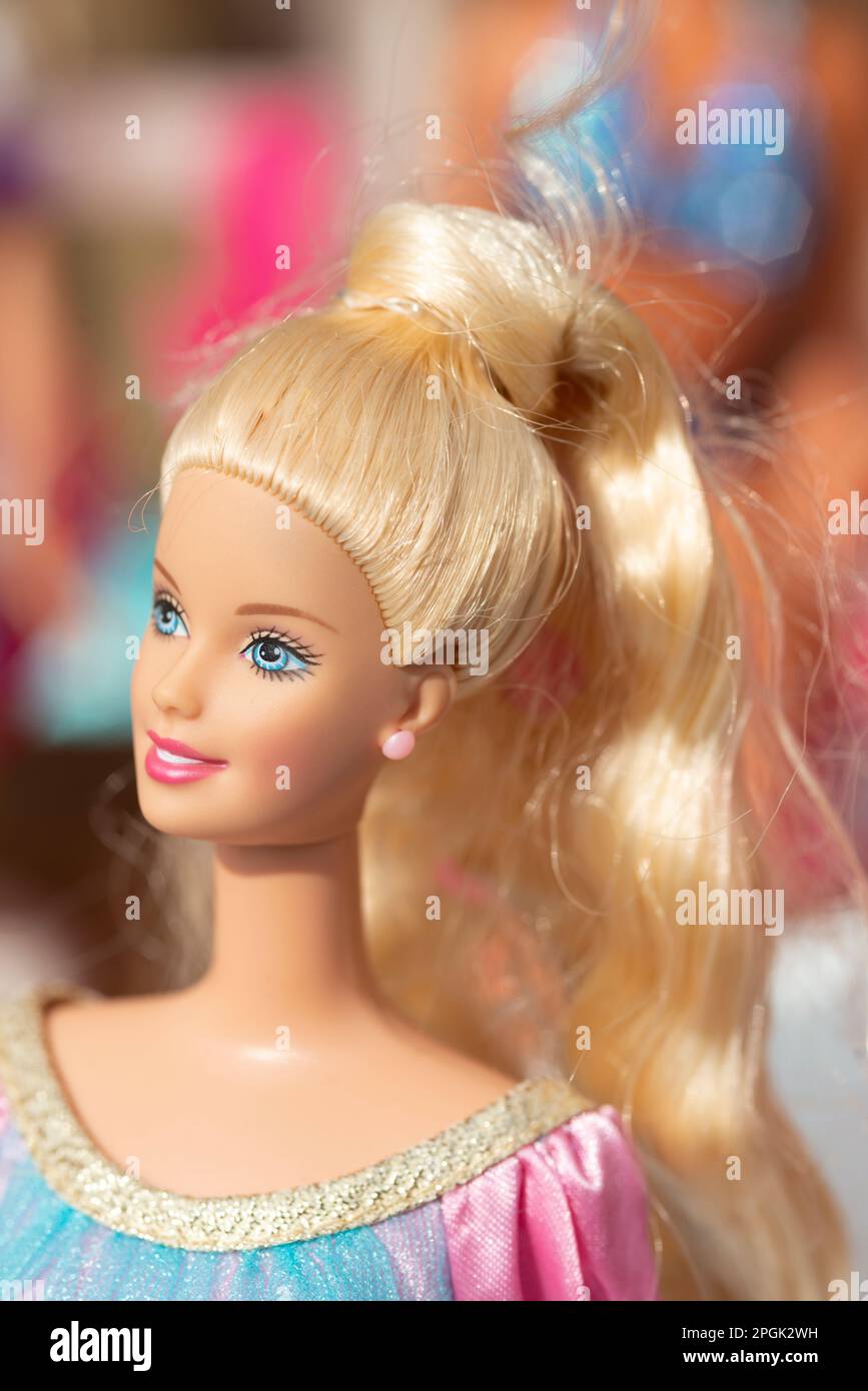 Close-up of a Barbie Doll face aux cheveux blonds Banque D'Images