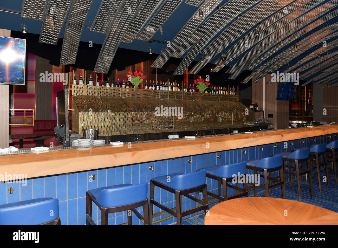 Nevada USA 09-05-2021 Un grand panier en métal couvre les boissons chères au bar du restaurant italien Ambra situé au MGM Grand Las Vegas Banque D'Images