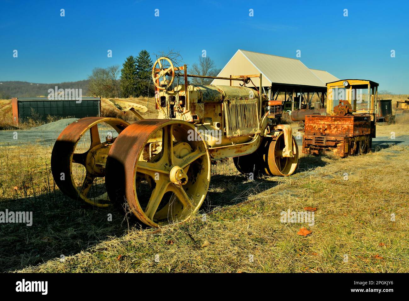 Collection de machines agricoles abandonnées Banque D'Images