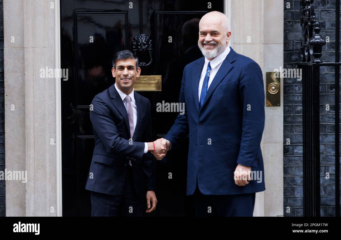 Londres, Royaume-Uni. 23rd mars 2023. Le Premier ministre albanais, EDI Rama, arrive pour une réunion avec Rishi Sunak au numéro 10 Downing Street. Ils discuteront des traversées de bateaux migrants et de l'immmigration ainsi que d'autres sujets. Crédit : Mark Thomas/Alay Live News Banque D'Images