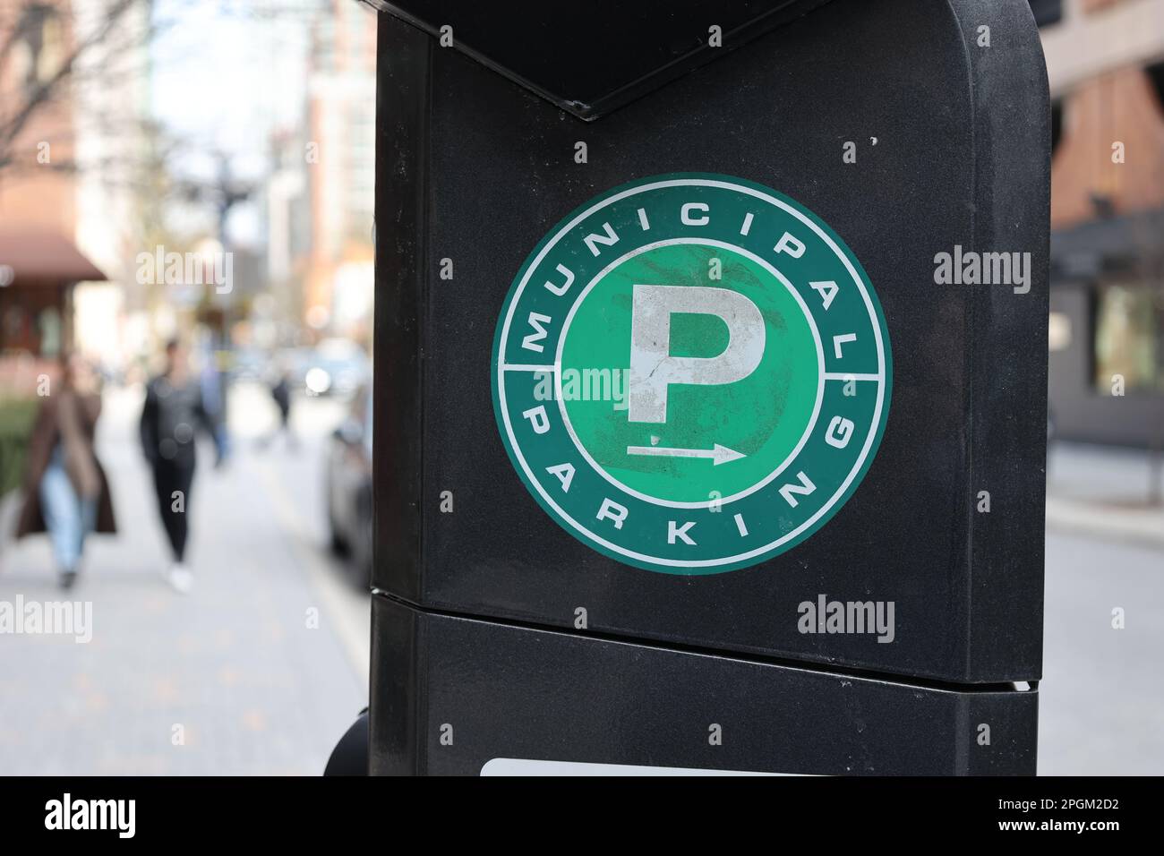 Un logo P vert. Toronto parking Authority est une compagnie municipale de  la ville de Toronto. Il dispose de plus de 300 garages et de 21000 sports  de rue Photo Stock - Alamy