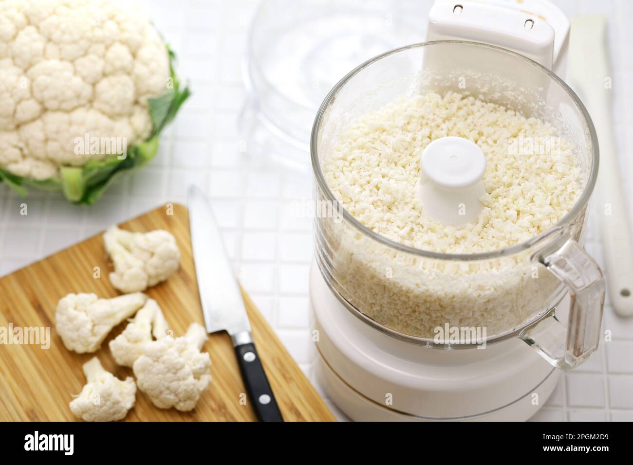 comment faire du riz au chou-fleur avec un robot ménager Banque D'Images