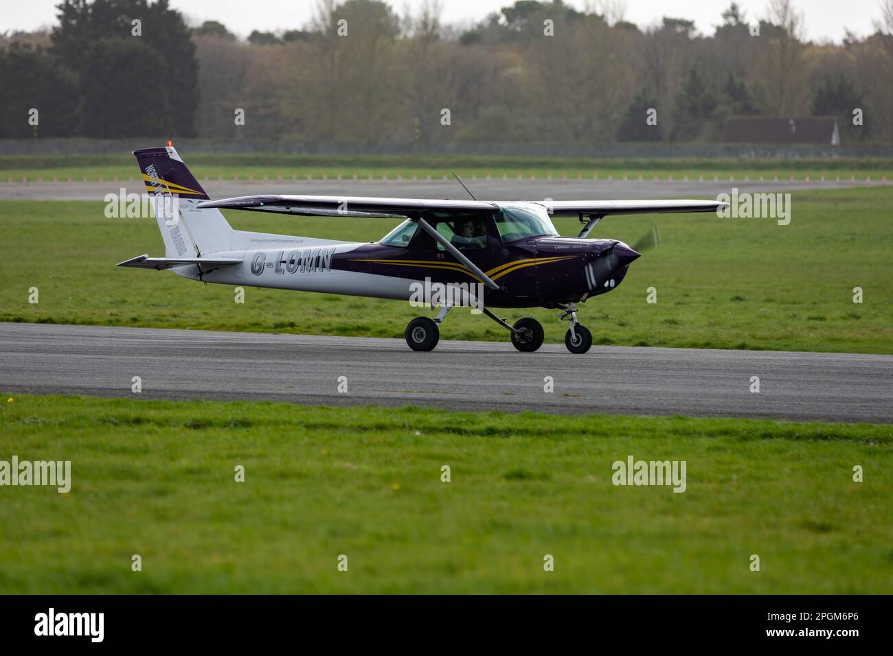 Aéroport de North Weald Essex, Cessna 152, G-lomn, Banque D'Images