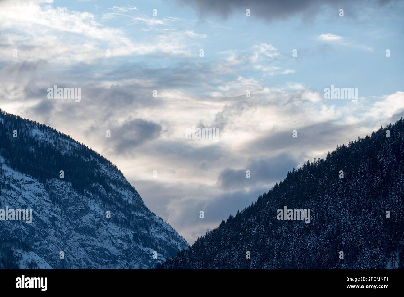 la bellezza delle montagne delle dolomiti innevate Banque D'Images