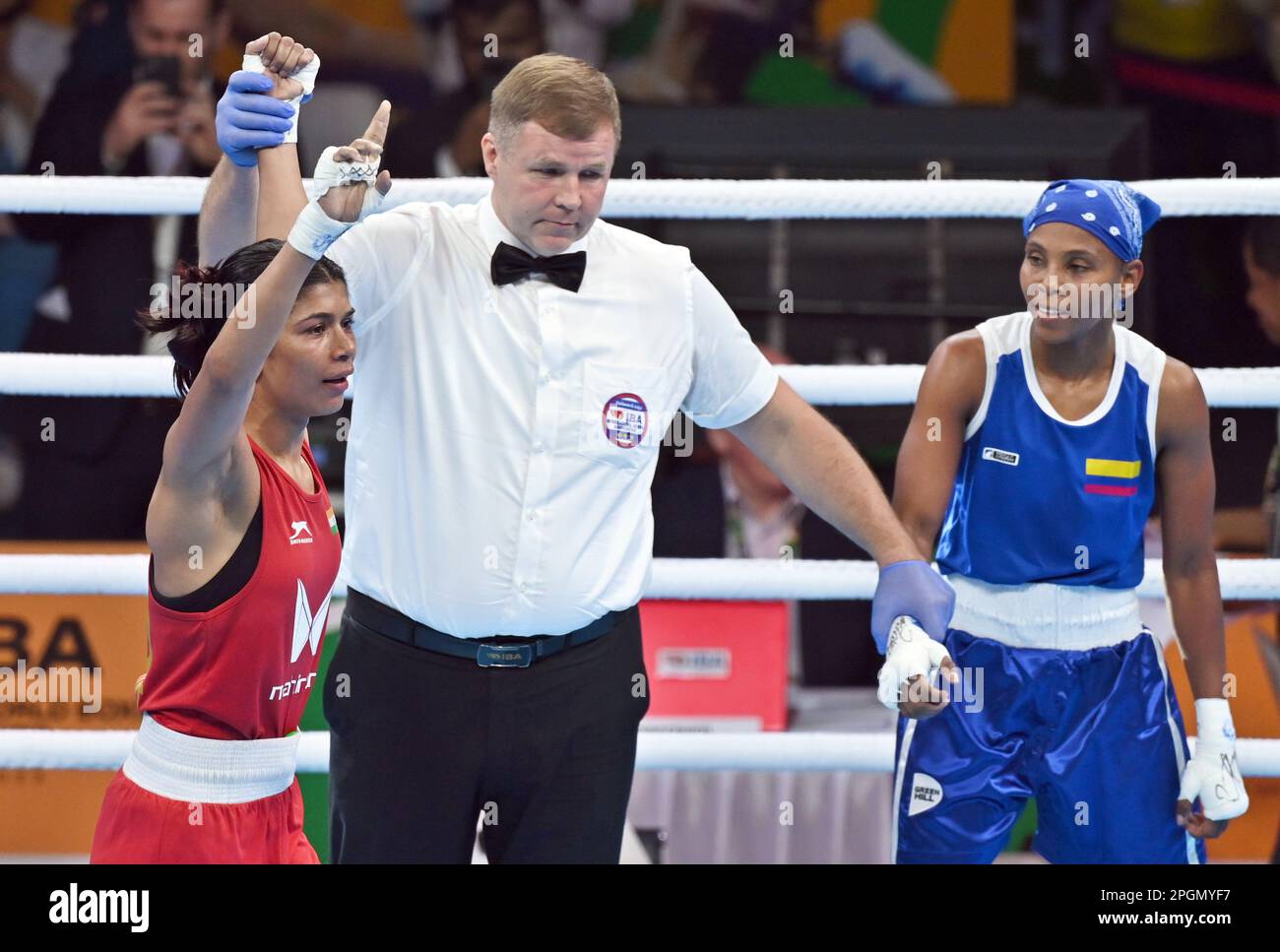 New Delhi, Inde. 23rd mars 2023. NEW DELHI, INDE - MARS 23: Le boxeur indien Nikhat Zareen réagit après avoir remporté son match des demi-finales de catégorie 48kg-50kg (poids léger de la mouche) contre le boxeur colombien Ingrit Valencia aux Championnats du monde de boxe féminin de l'IBA 2023 sur 23 mars 2023 à New Delhi, Inde. (Photo de Sanjeev Verma/Hindustan Times/Sipa USA) crédit: SIPA USA/Alay Live News Banque D'Images