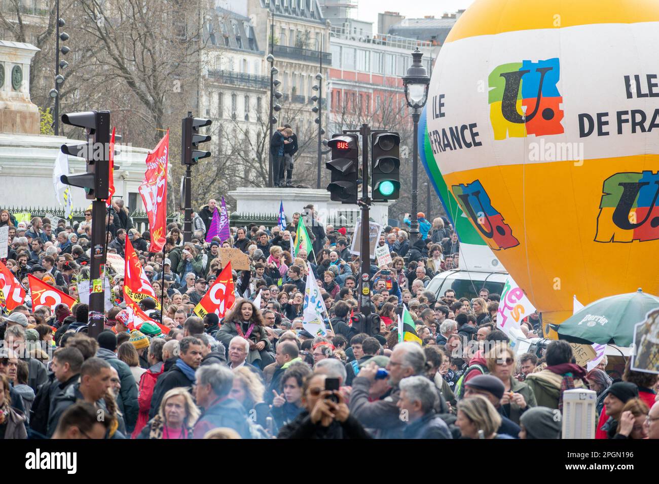 Paris, France, le 23th mars 2023. Le peuple marche contre la réforme des pensions - Jacques Julien/Alay Live News Banque D'Images