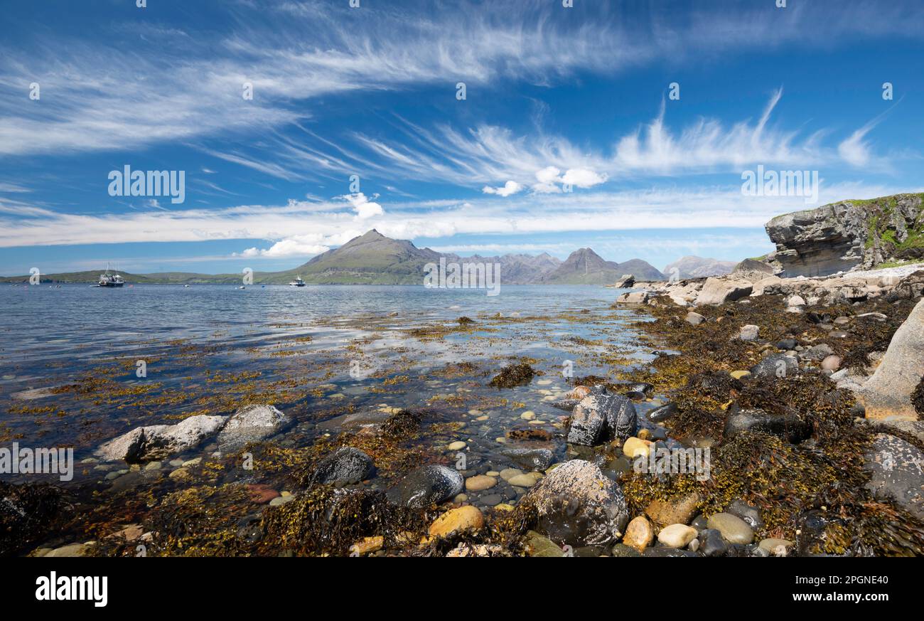 Scotland Isle of Skye Elgol Beach et les montagnes Cullin Banque D'Images