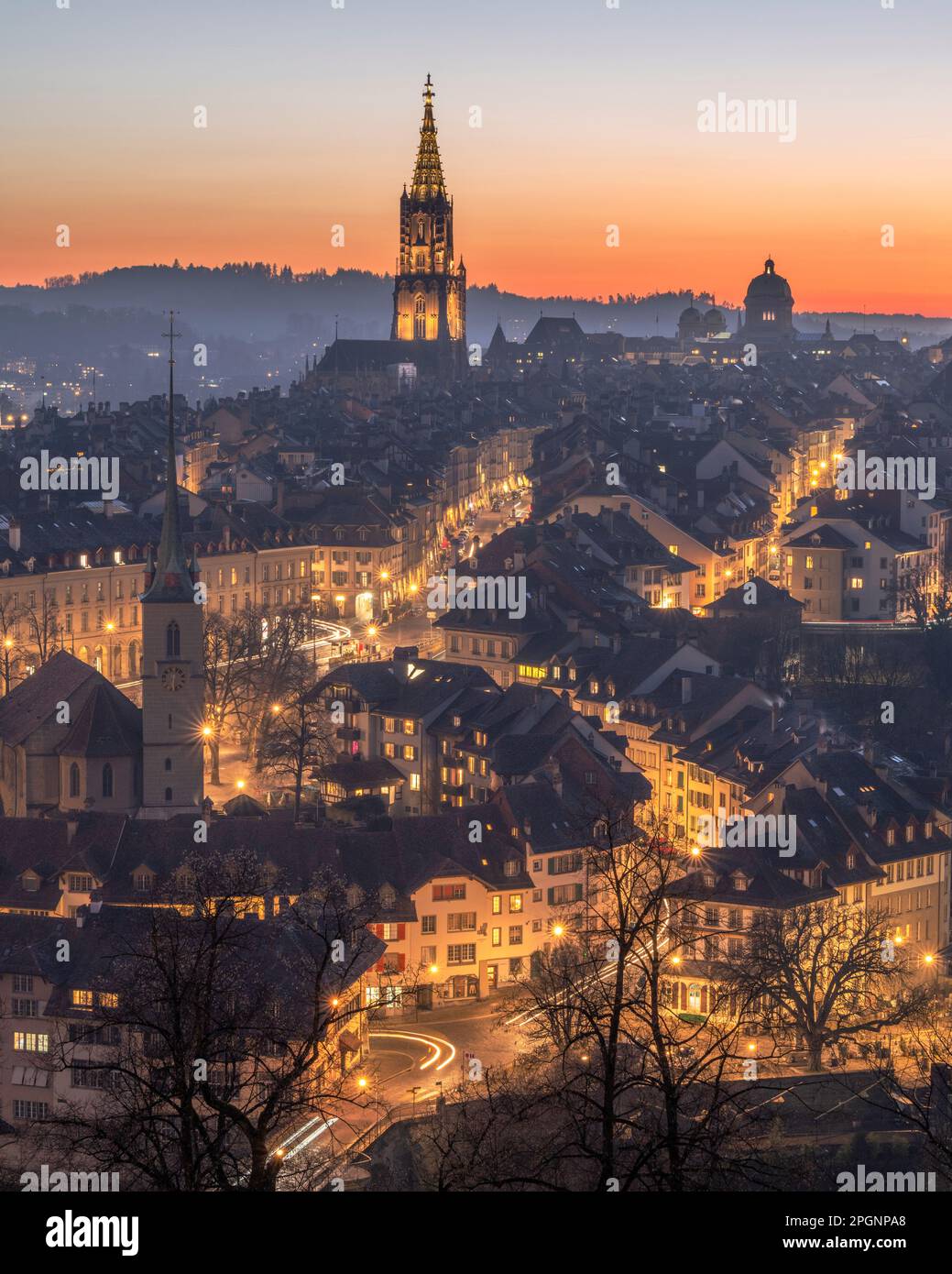 Suisse, canton de Berne, Berne, vue sur la vieille ville illuminée le matin Banque D'Images