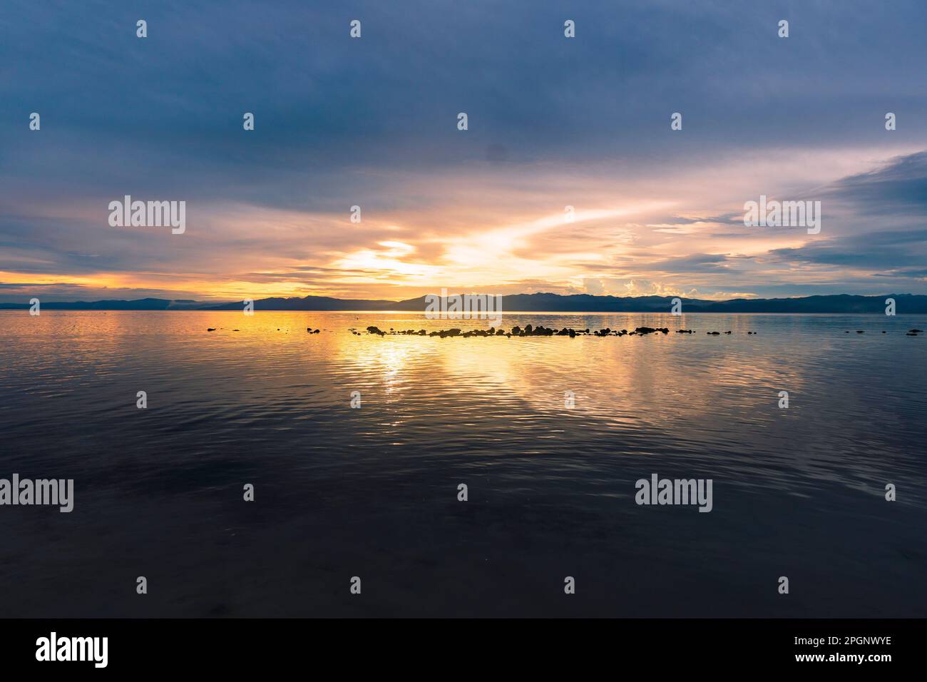 Vue panoramique sur la mer au coucher du soleil Banque D'Images