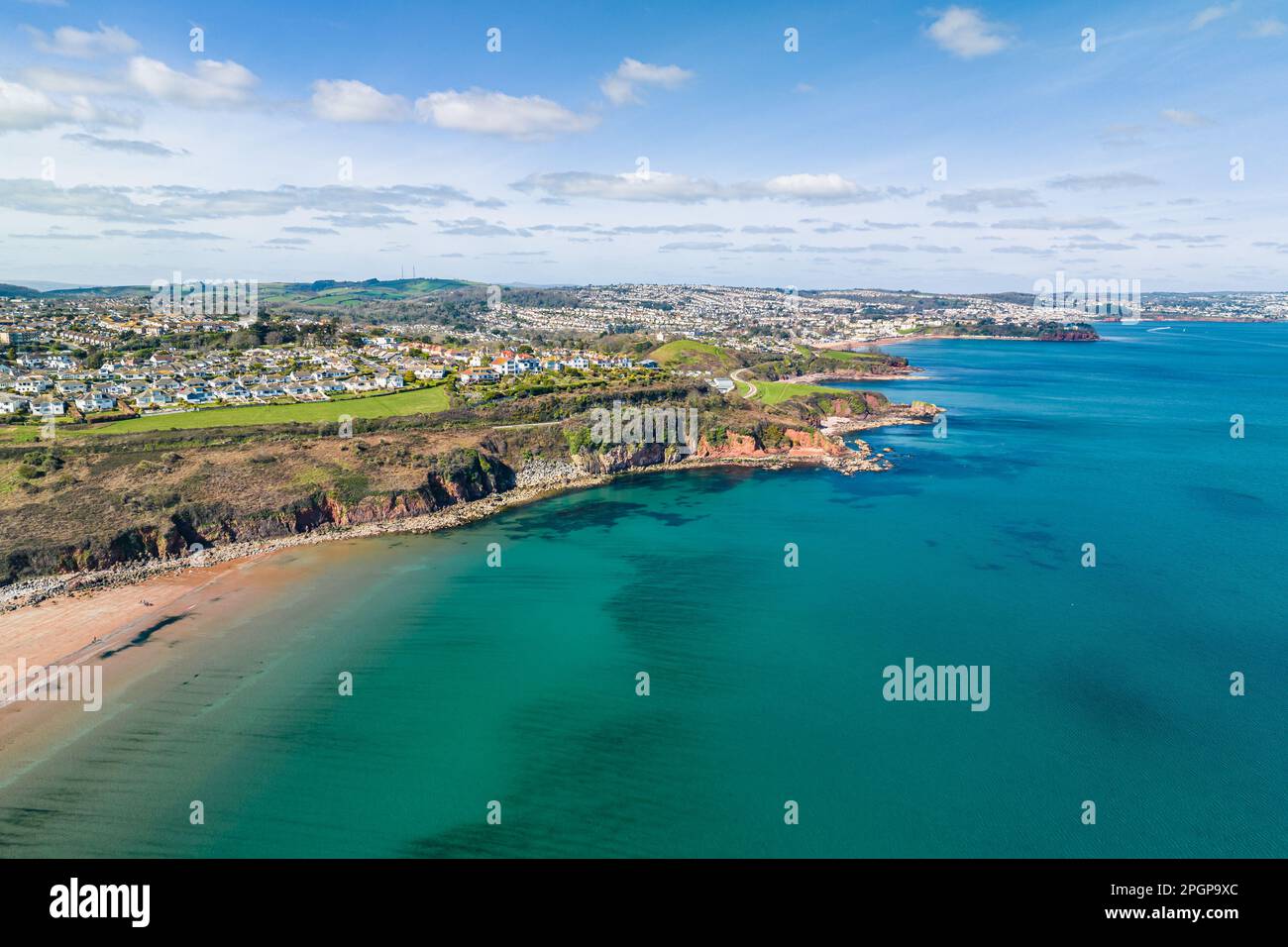 Vue aérienne d'Armchair Cove et de Broadsands Beach depuis un drone, Paignton, Devon, Angleterre, Europe Banque D'Images