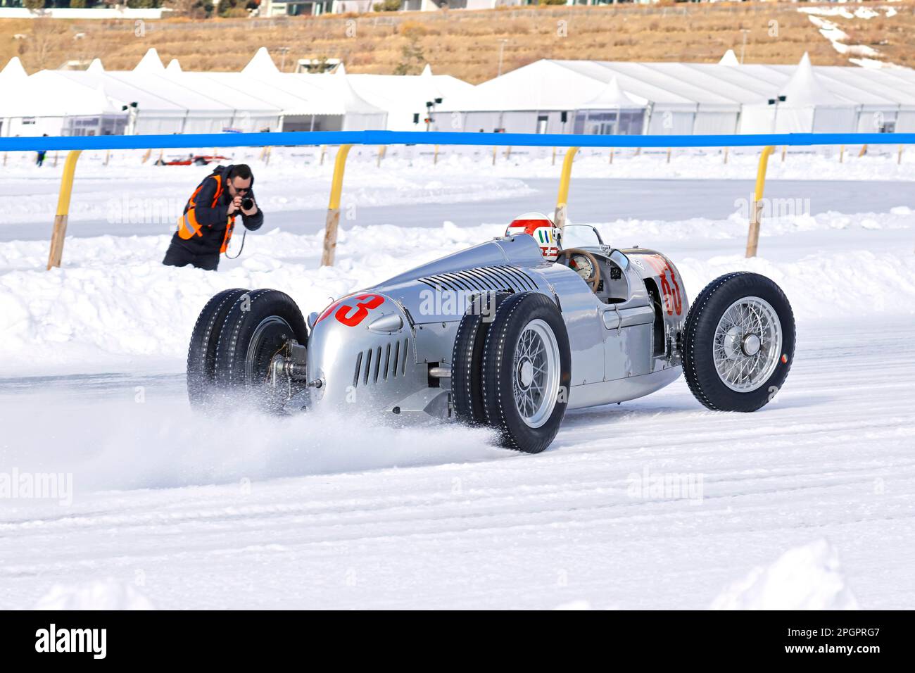 Auto Union C-Type, construit en 1936 sur le lac gelé, réplique fidèle du Musée Audi, la GLACE, St. Moritz, Engadine, Suisse Banque D'Images