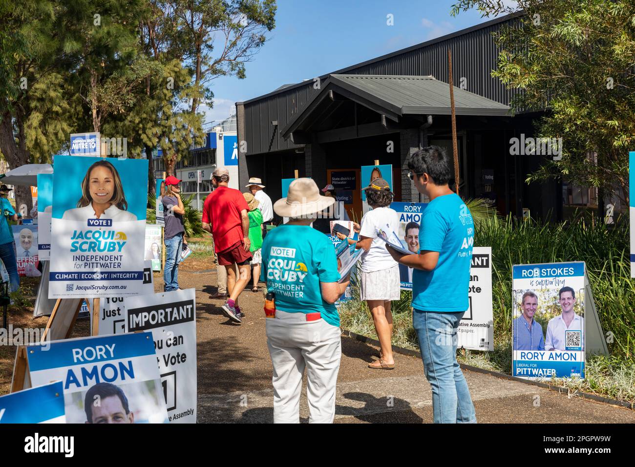 Vendredi 24th mars 2023, le stand de vote de Mona Vale au siège de Pittwater est ouvert pour un vote anticipé avant l'élection de l'État de Nouvelle-Galles du Sud 2023 le 25th mars 2023, Pittwater est détenu par le Parti libéral mais devrait être étroitement contesté entre Rory Amon, le candidat libéral, et Jacqui Scruby, le téal indépendant, crédit Martin Berry @ alamy Live news. Banque D'Images