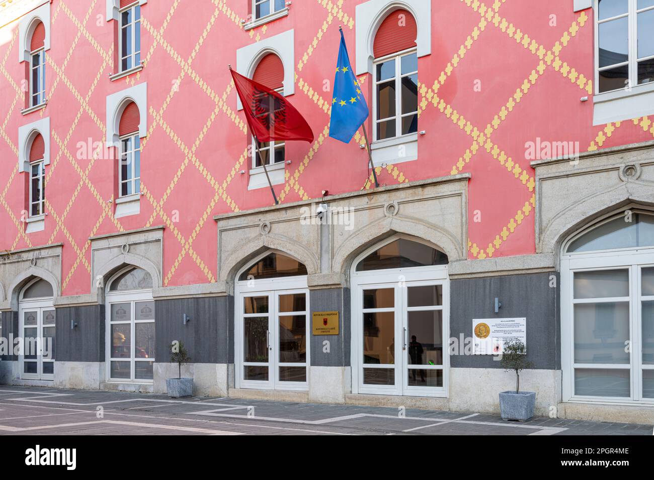 Tirana, Albanie. Mars 2023. Vue extérieure du ministère de l'Infrastructure et de l'énergie dans le centre-ville Banque D'Images