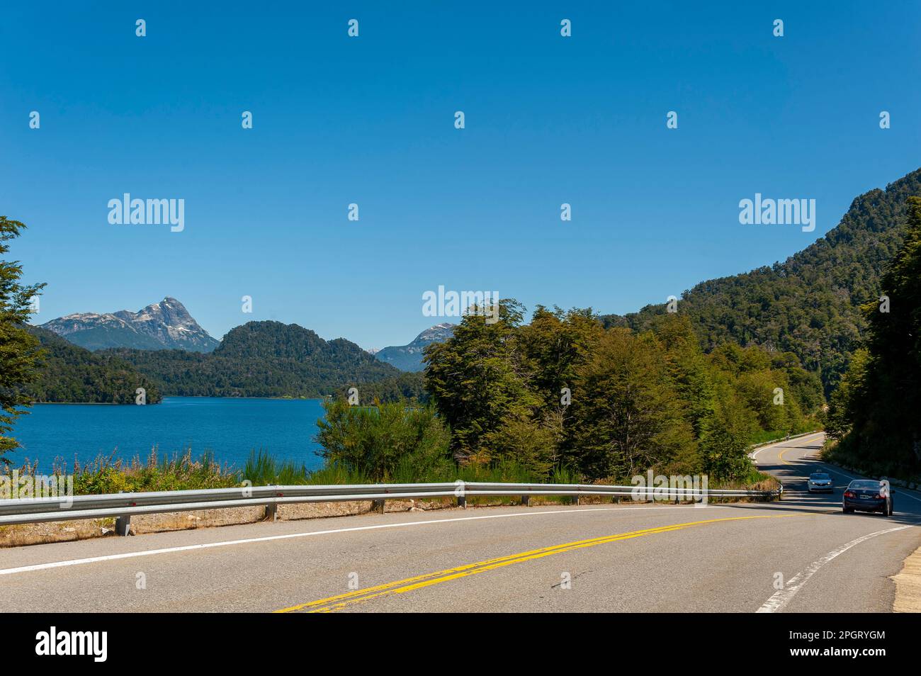 Lac Correntoso vu de la route des sept lacs, Parc national de Nahuel Huapi, Ruta 40, province de Neuquén, Argentine Banque D'Images