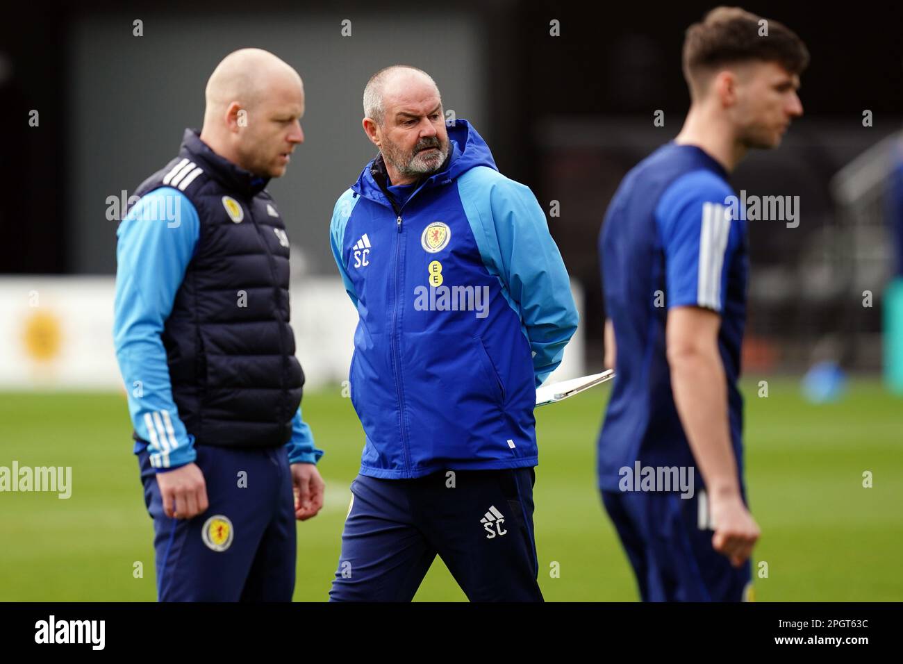 Steve Clarke, responsable écossais, lors d'une séance de formation à Lesser Hampden, Glasgow. L'Écosse lance demain, samedi 25 mars, sa campagne de qualification pour l'Euro 2024 contre Chypre. Date de la photo: Vendredi 24 mars 2023. Banque D'Images