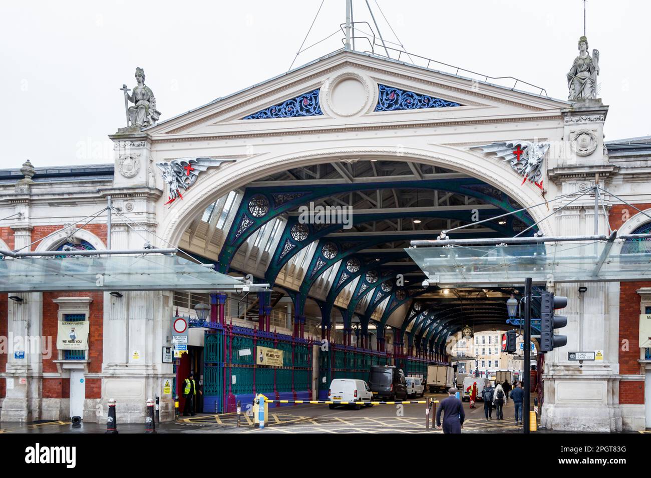La Grand Avenue au marché de la viande de Smithfield (côté sud) dans la région de Farringdon de la ville de Londres, Royaume-Uni Banque D'Images