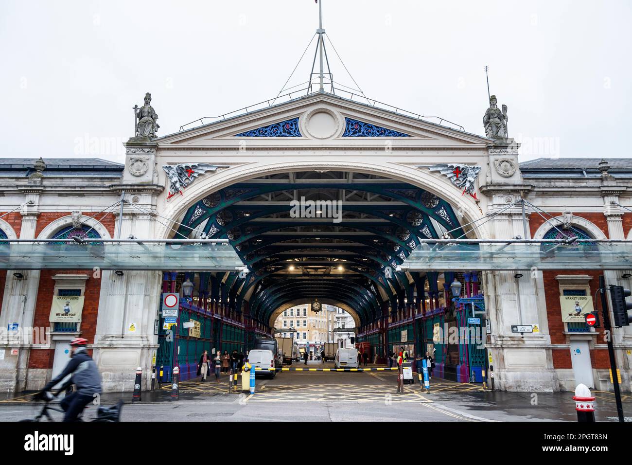 La Grand Avenue au marché de la viande de Smithfield (côté sud) dans la région de Farringdon de la ville de Londres, Royaume-Uni Banque D'Images