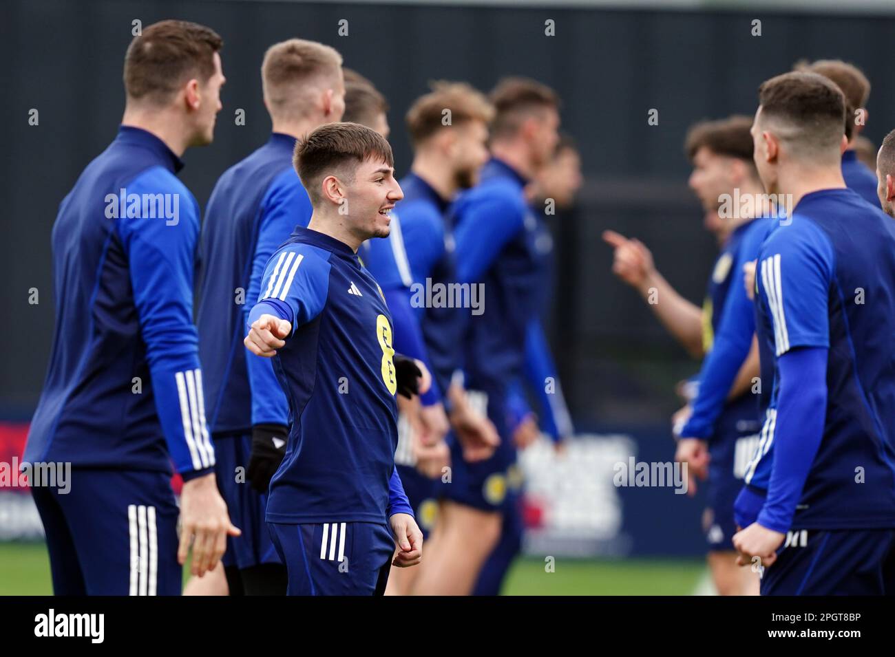 Billy Gilmour en Écosse pendant une séance d'entraînement à Lesser Hampden, Glasgow. L'Écosse lance demain, samedi 25 mars, sa campagne de qualification pour l'Euro 2024 contre Chypre. Date de la photo: Vendredi 24 mars 2023. Banque D'Images