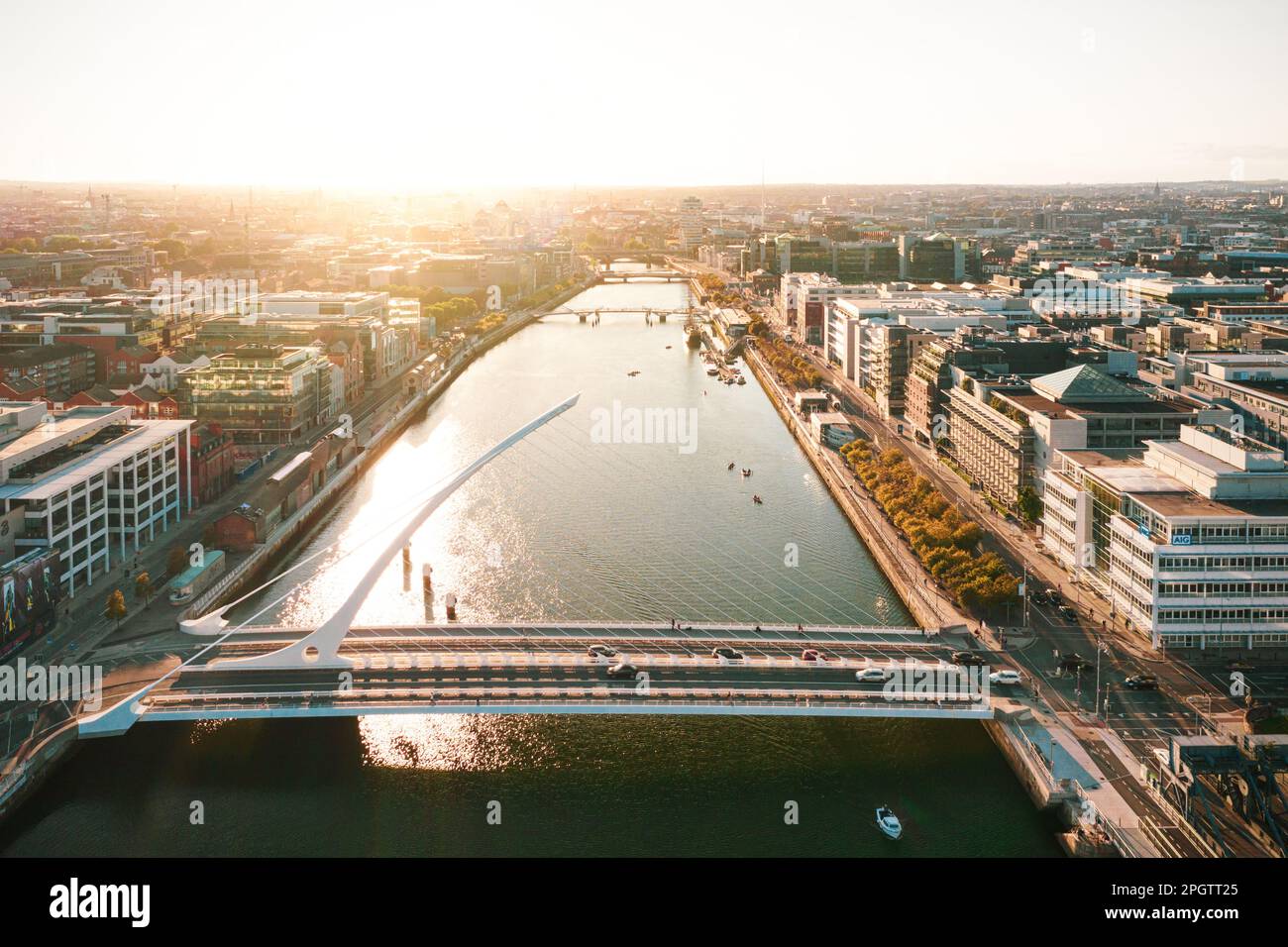 Vue aérienne du centre-ville de Dublin avec la rivière Liffey au milieu Banque D'Images