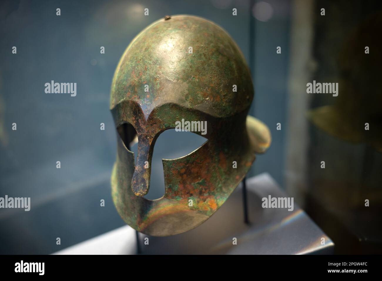 Casque grec ancien exposé au musée Bardini de Florence. Stefano Bardini était un marchand d'art célèbre Banque D'Images