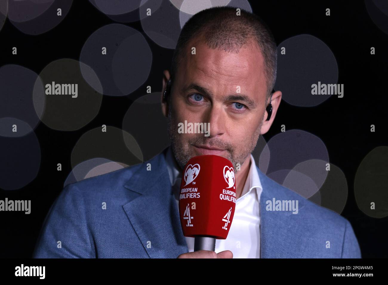 Naples, Italie. 23rd mars 2023. L'ancien footballeur de West Ham, Chelsea et d'Angleterre Joe Cole commente Channel 4 lors du match de qualification du Championnat d'Europe de l'UEFA au Stadio Diego Armando Maradona, Naples. Crédit photo à lire: Jonathan Moscrop/Sportimage crédit: Sportimage/Alay Live News Banque D'Images