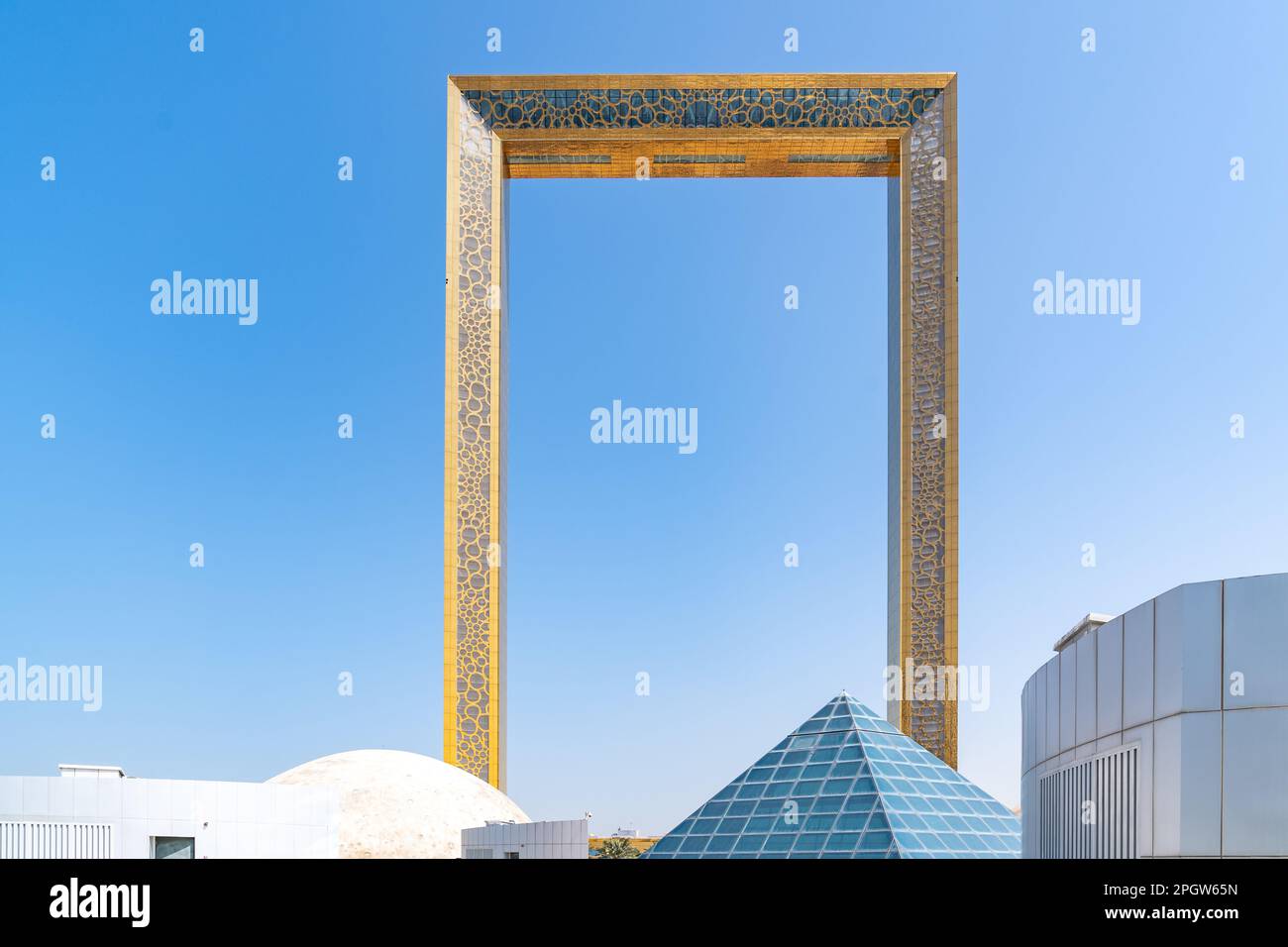 Dubaï, Émirats arabes Unis - 12 mars 2023 : vue sur Dubaï Frame tout en marchant au parc Zabeel pendant une journée ensoleillée Banque D'Images