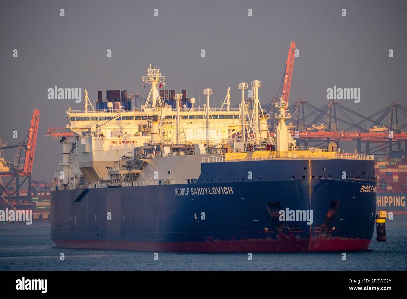 Le méthanier Rudolf Samoylovich, pour gaz naturel liquéfié dans le port maritime de Rotterdam, Maasvlakte2, Rotterdam pays-Bas, Banque D'Images