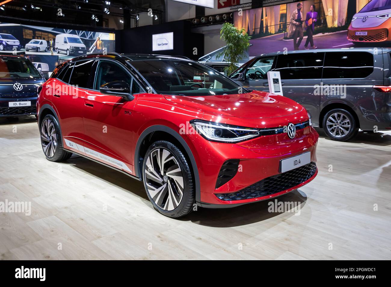 Volkswagen ID.4 véhicule utilitaire sport entièrement électrique présenté au salon européen de l'auto de Bruxelles. Bruxelles, Belgique - 13 janvier 2023. Banque D'Images