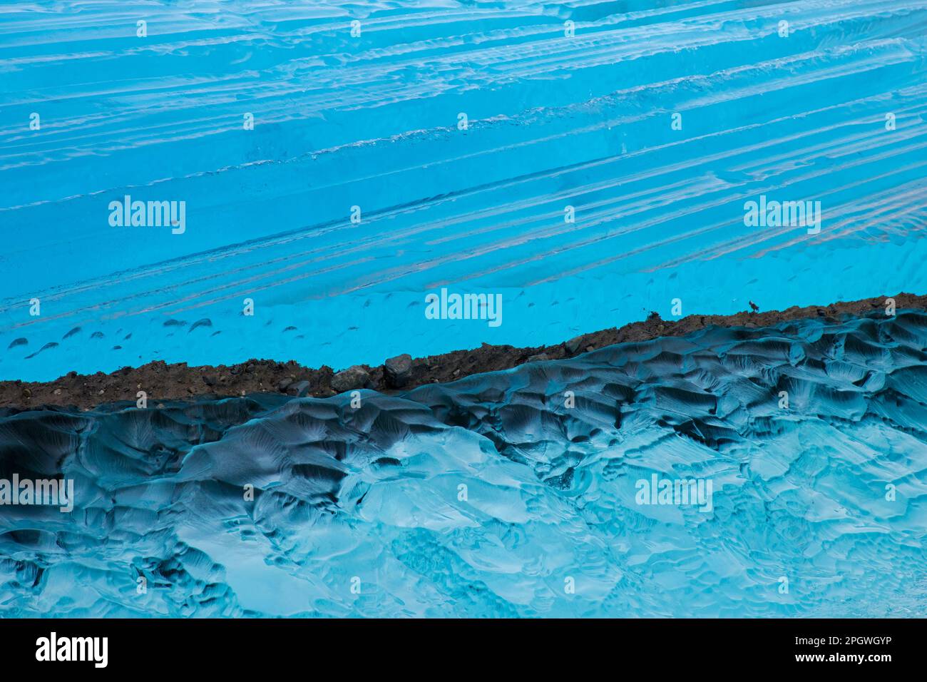 Résumé de la glace bleue gros plan du glacier du Negribreen à Spitsbergen, Svalbard Banque D'Images