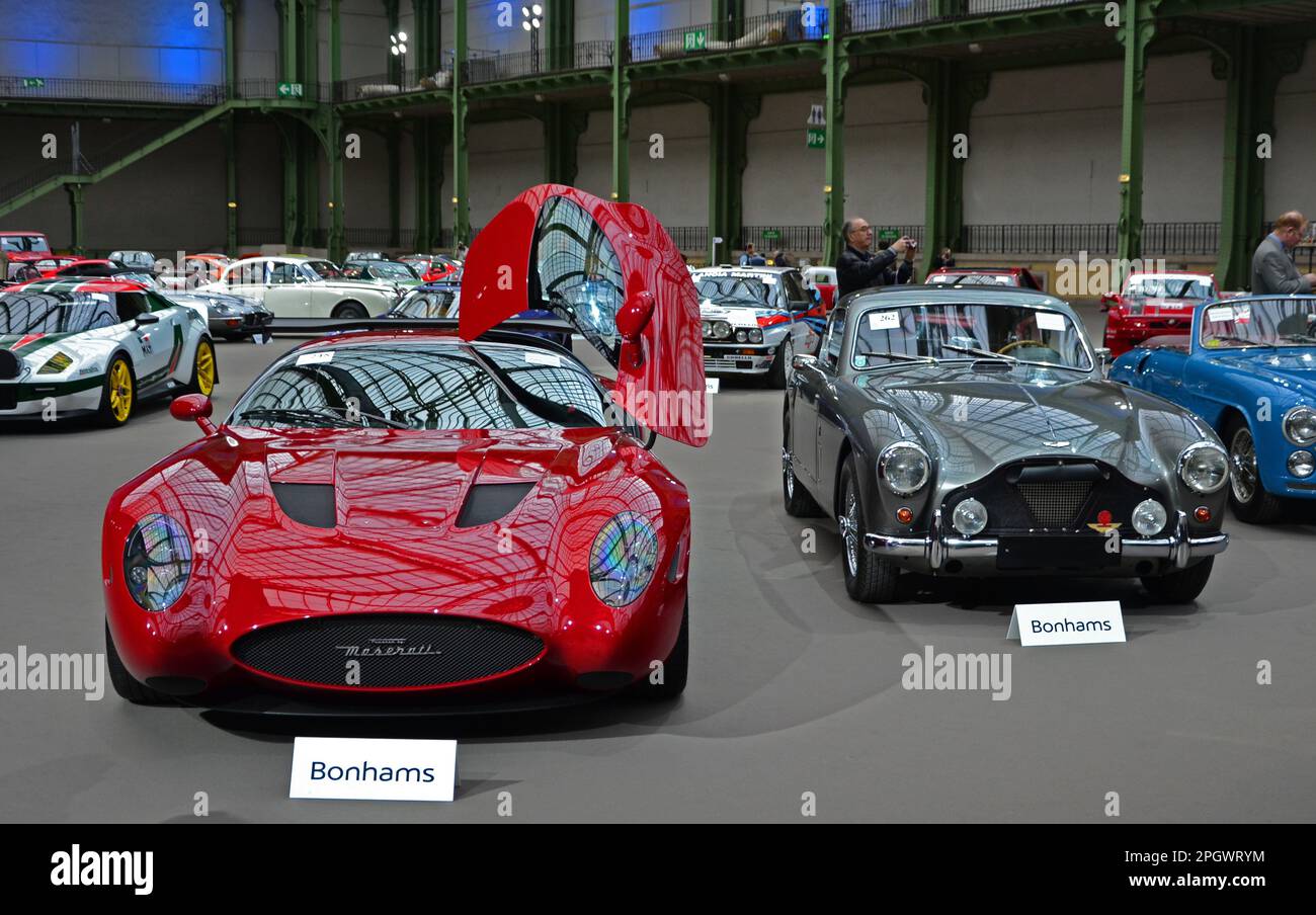 Paris, France - 4 février 2020: Bonhams 2020 vente : 2016 Zagato Mastro coupe propulsé par Maserati et 1958 Aston Martin DB MkIII salon sportif Banque D'Images