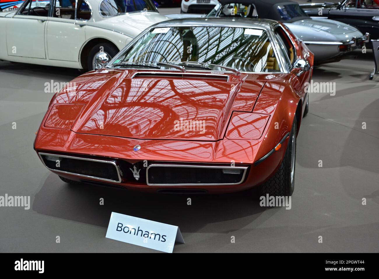 Paris, France - 4 février 2020 : vente de Bonhams 2020 au Grand Palais de Paris. Concentrez-vous sur un magnifique coupé 4,9 litres Maserati Bora 1973. N° de châssis Banque D'Images