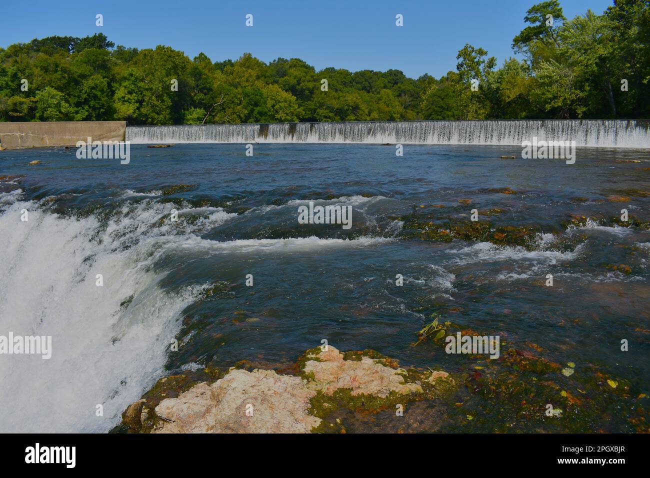 Grand Falls sur Shoal Creek à Joplin, Missouri, Missouri, États-Unis, États-Unis, ÉTATS-UNIS. La plus grande cascade du Missouri. Banque D'Images