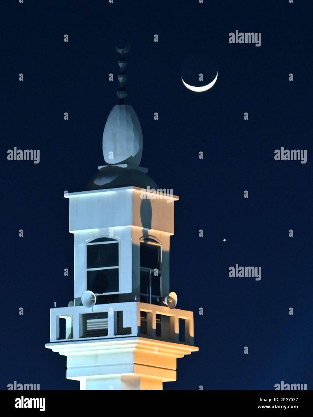 Hawalli Governorat, Koweït. 24th mars 2023. Une occultation lunaire de Vénus est observée dans le gouvernorat de Hawalli, au Koweït, au 24 mars 2023. Credit: Asad/Xinhua/Alay Live News Banque D'Images