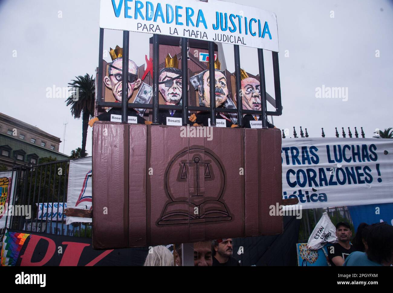 Buenos Aires, capitale fédérale, Argentine. 24th mars 2023. 24 mars est la Journée nationale de la mémoire pour la vérité et la justice et commémore le dernier coup d'État en Argentine, Qui a installé la dictature militaire en 1976.en mettant l'accent sur la promotion des droits de l'homme, la date vise à sensibiliser les gens aux effets et à l'impact sur le présent du régime qui applique le terrorisme d'État et qui est responsable de la disparition de 30 000 personnes. (Credit image: © Roberto Almeida Aveledo/ZUMA Press Wire) USAGE ÉDITORIAL SEULEMENT! Non destiné À un usage commercial ! Banque D'Images