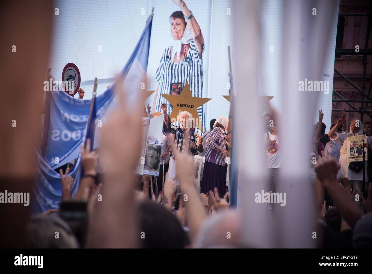 Buenos Aires, capitale fédérale, Argentine. 24th mars 2023. 24 mars est la Journée nationale de la mémoire pour la vérité et la justice et commémore le dernier coup d'État en Argentine, Qui a installé la dictature militaire en 1976.en mettant l'accent sur la promotion des droits de l'homme, la date vise à sensibiliser les gens aux effets et à l'impact sur le présent du régime qui applique le terrorisme d'État et qui est responsable de la disparition de 30 000 personnes. (Credit image: © Roberto Almeida Aveledo/ZUMA Press Wire) USAGE ÉDITORIAL SEULEMENT! Non destiné À un usage commercial ! Banque D'Images