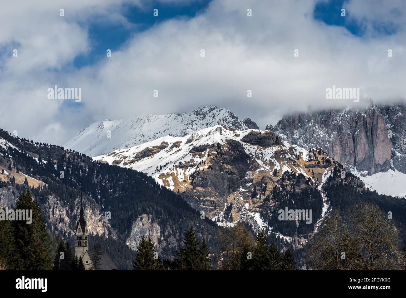 Montagnes dans la vallée di Fassa près de Moena ITALIE Trentin Banque D'Images