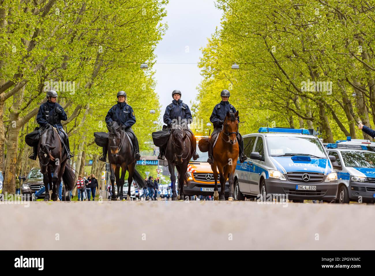 Des policiers de la police du Bade-Wurtemberg en patrouille, Bade-Wurtemberg, Allemagne Banque D'Images