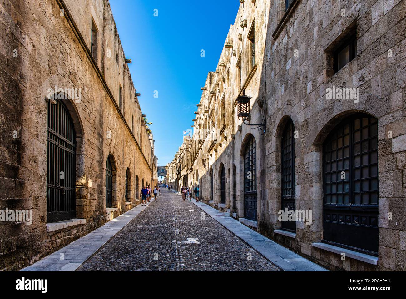 Knights Street dans la vieille ville à partir de l'époque de l'ordre de la rue John, la seule rue encore en vie de 16th siècle dans le style gothique tardif, Oddos Ippomon, Rhodes Banque D'Images