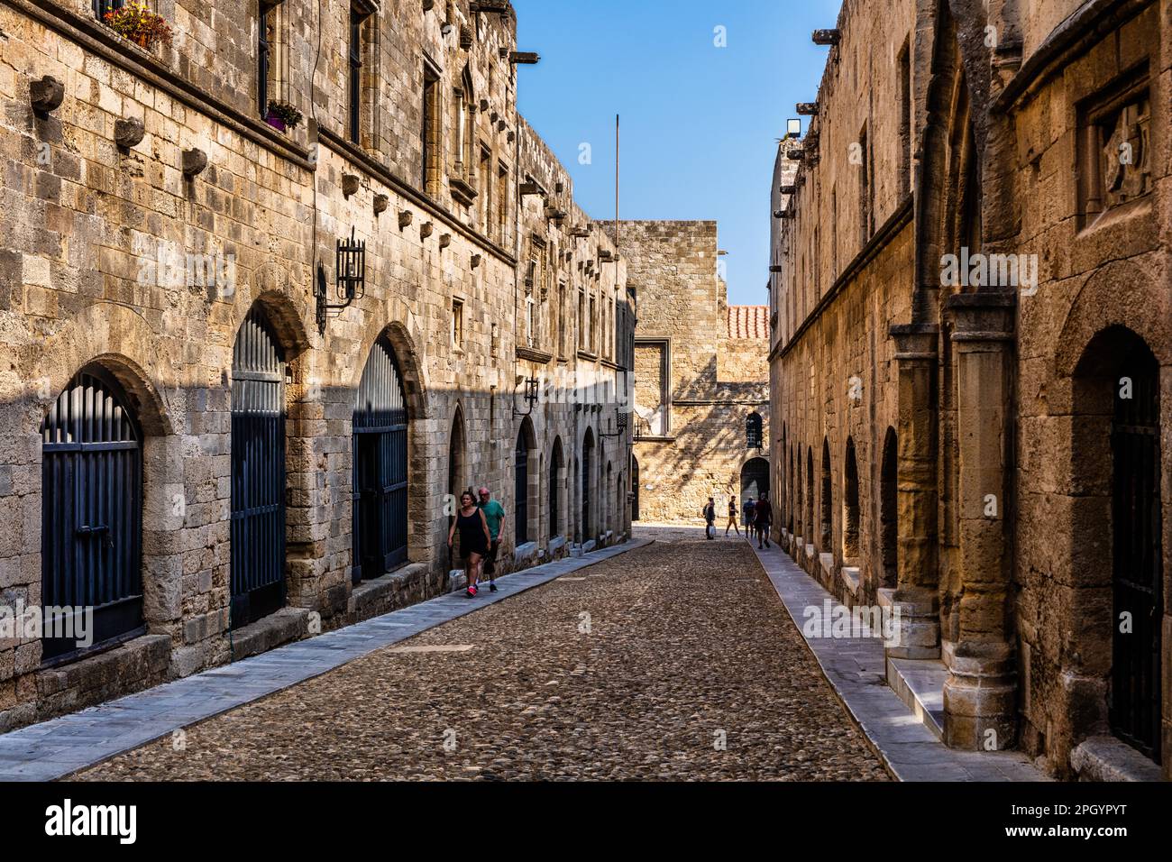 Knights Street dans la vieille ville à partir de l'époque de l'ordre de la rue John, la seule rue encore en vie de 16th siècle dans le style gothique tardif, Oddos Ippomon, Rhodes Banque D'Images