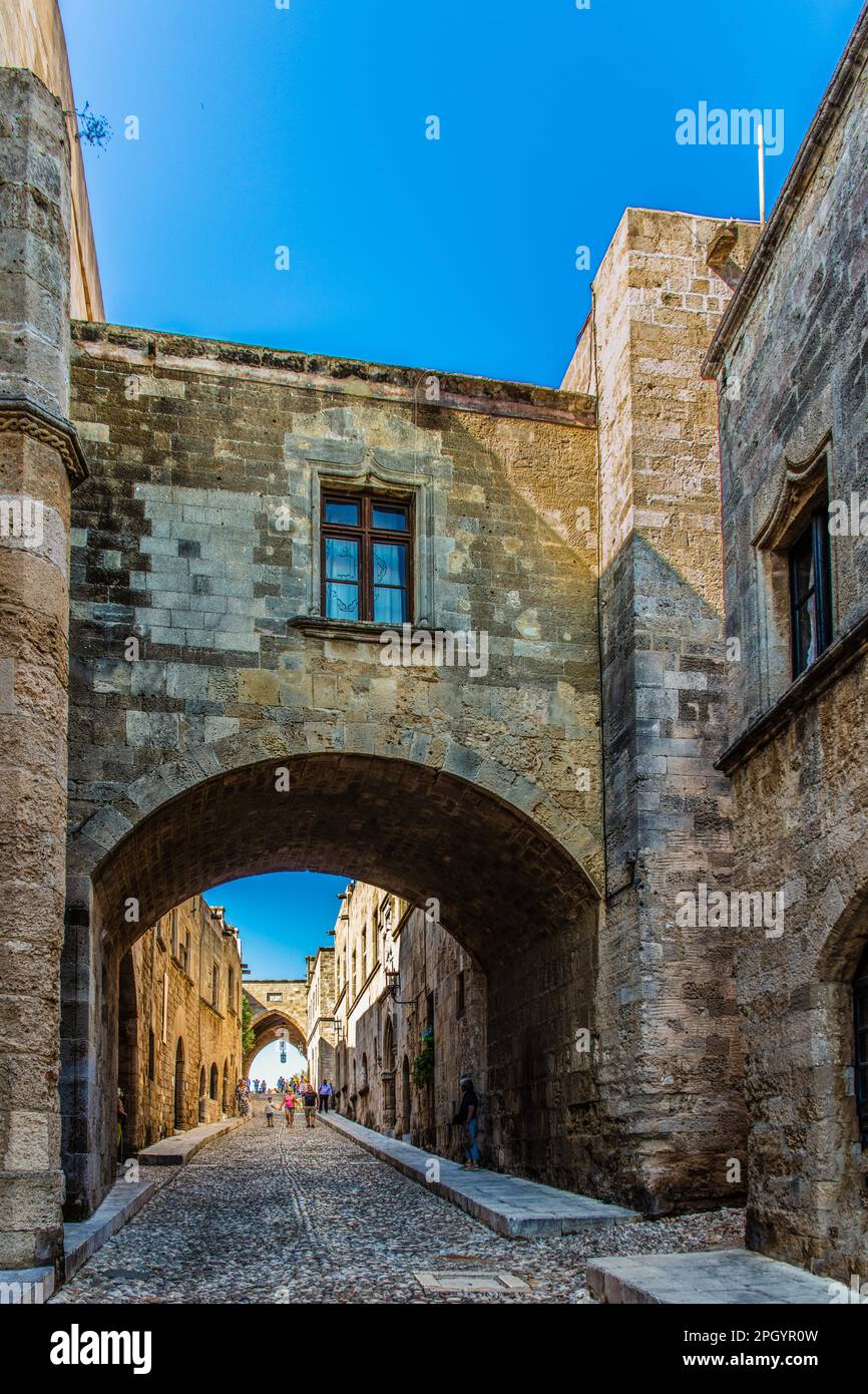 Knights Street dans la vieille ville à partir de l'époque de l'ordre de la rue John, la seule rue encore en vie de 16th siècle dans le style gothique tardif, Oddos Ippomon, Rhodes Banque D'Images