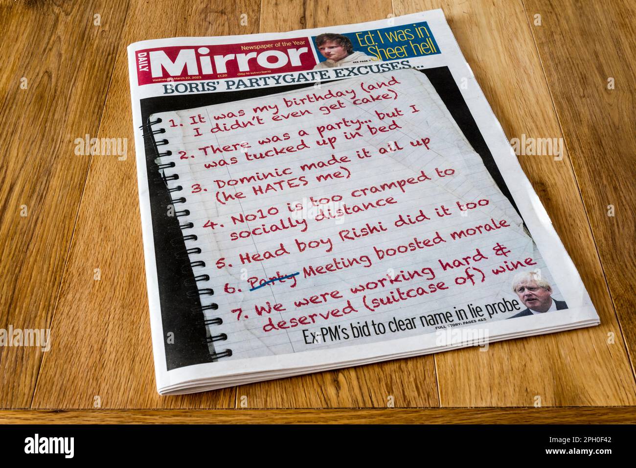 22 mars 2023. La première page de Daily Mirror fournit une liste suggérée d'excuses de Boris Partygate ... Banque D'Images