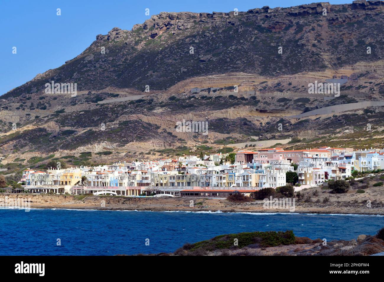 Analoukas, Crète, Grèce - 12 octobre 2022: Village de Dionysos, complexe de vacances artificiel près de Sitia, qui malheureusement a lieu Banque D'Images