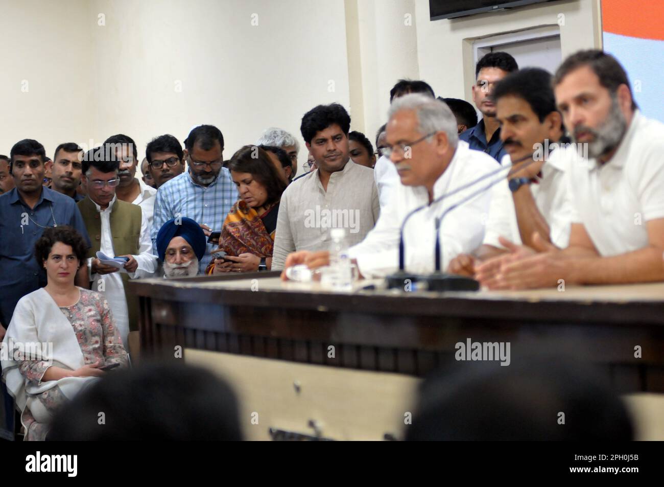 New Delhi, Delhi, Inde. 25th mars 2023. Priyanka Gandhi Wadhera soeur de Rahul Gandhi pendant l'ancien président du Congrès Rahul Gandhi qui Disqualifieid comme membre du Parlement de Loksabha dans l'affaire de diffamation, Commentaires dans Rally sur Modi Nom de la communauté, lors de sa première conférence de presse après Disqualifieid, à tous les commitee du congrès de l'inde siège du parti, Le samedi 25 mars 2023. Également présents à la conférence de presse Rajsthan Ashok Ghelout et Chhatisgarh Bhupesh Baghel les chefs des Ministres ont appuyé le Secrétaire général du Parti K. C. Venugopal, et le chef principal du Parti Jairam Ramesh, (Credit image: © Ravi Batra/ZU Banque D'Images