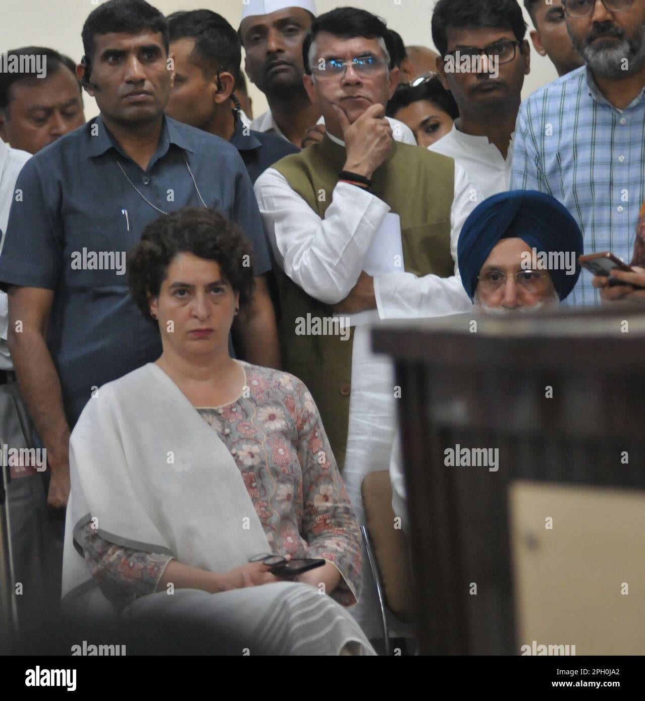 New Delhi, Delhi, Inde. 25th mars 2023. Priyanka Gandhi Wadhera soeur de Rahul Gandhi pendant l'ancien président du Congrès Rahul Gandhi qui Disqualifieid comme membre du Parlement de Loksabha dans l'affaire de diffamation, Commentaires dans Rally sur Modi Nom de la communauté, lors de sa première conférence de presse après Disqualifieid, à tous les commitee du congrès de l'inde siège du parti, Le samedi 25 mars 2023. Également présents à la conférence de presse Rajsthan Ashok Ghelout et Chhatisgarh Bhupesh Baghel les chefs des Ministres ont appuyé le Secrétaire général du Parti K. C. Venugopal, et le chef principal du Parti Jairam Ramesh, (Credit image: © Ravi Batra/ZU Banque D'Images