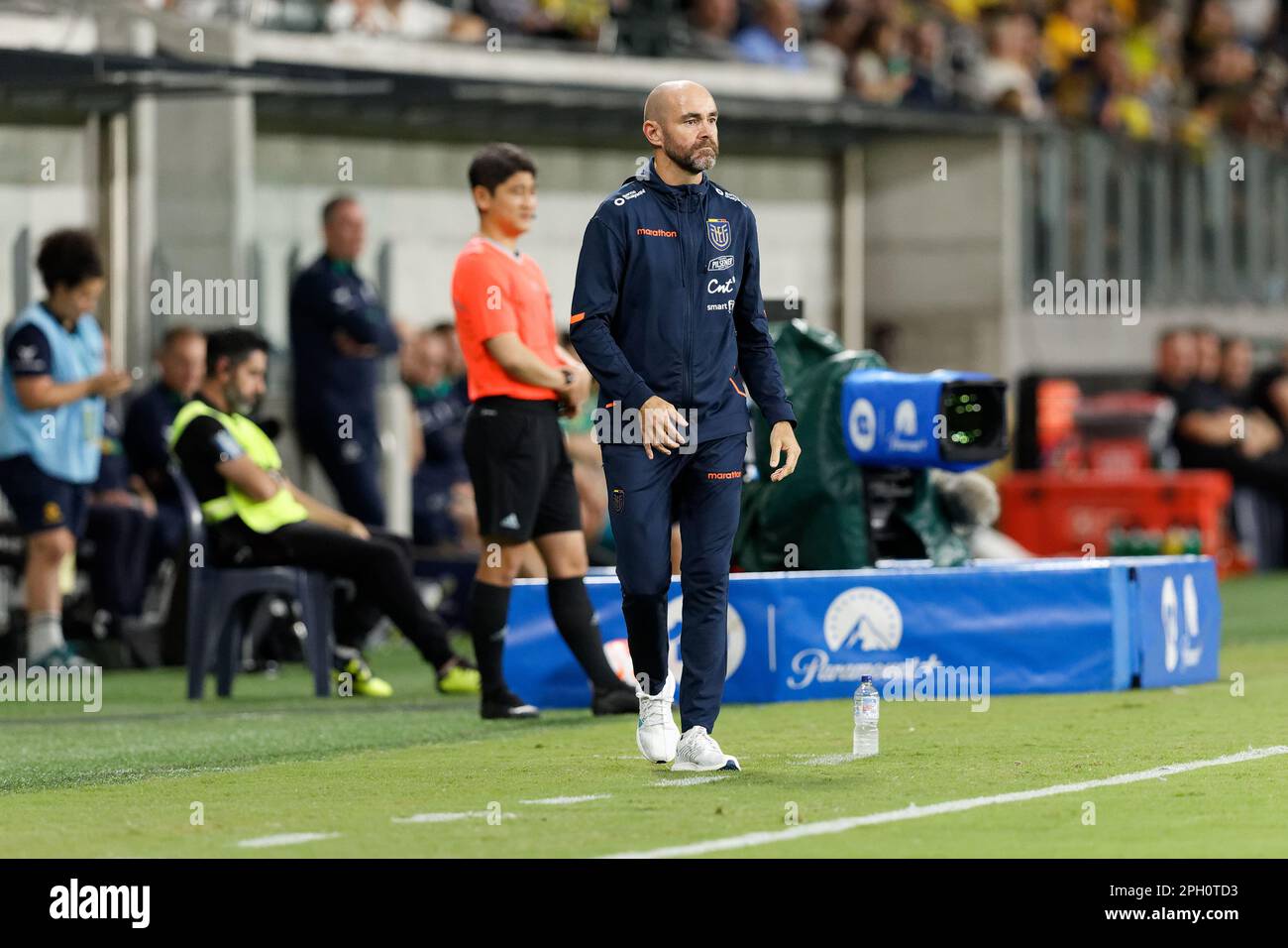 L'entraîneur, Félix Sánchez de l'Équateur, regarde pendant le match entre l'Australie et l'Équateur au stade CommBank sur 24 mars 2023 à Sydney, en Australie Banque D'Images