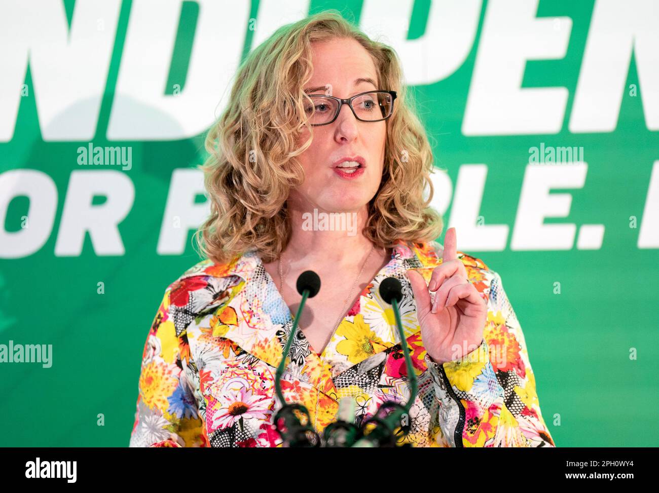 Lorna Slater, codirigeante du Scottish Green Party, prononce son discours d'ouverture lors de la conférence du printemps 2023 du Scottish Green Party au Golden Jubilee Conference Centre de Clydebank. Date de la photo: Samedi 25 mars 2023. Banque D'Images