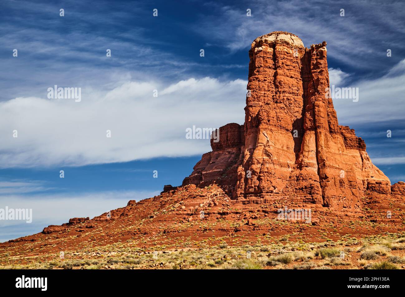 Paysage américain du sud-ouest, formations rocheuses dans le désert de l'Utah près de Glen Canyon Banque D'Images