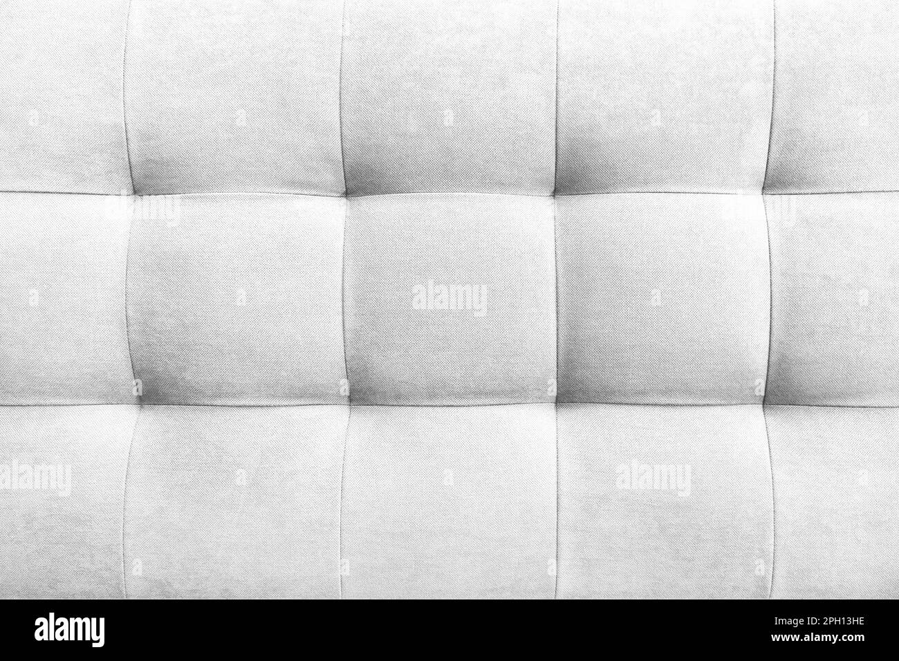 Arrière-plan en daim blanc pour le mur de la chambre. Décoration intérieure, têtes de lit en tissu de mobilier, tissus d'ameublement. À carreaux classiques Banque D'Images
