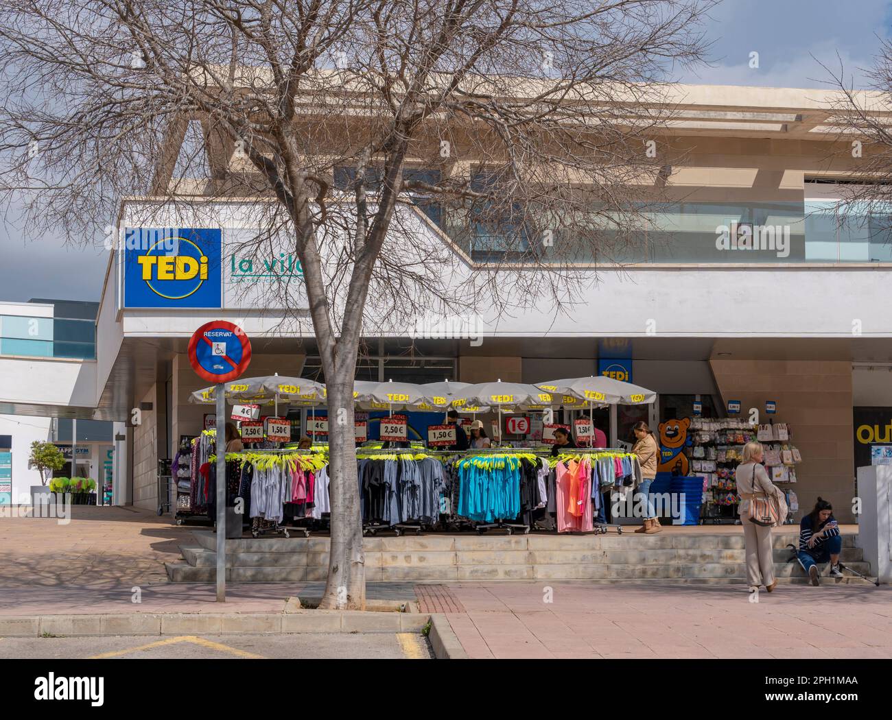 Magaluf, Espagne; mars 19 2023: Façade de la société multinationale Tedi, qui vend des biens bon marché. Magaluf, île de Majorque, Espagne Banque D'Images